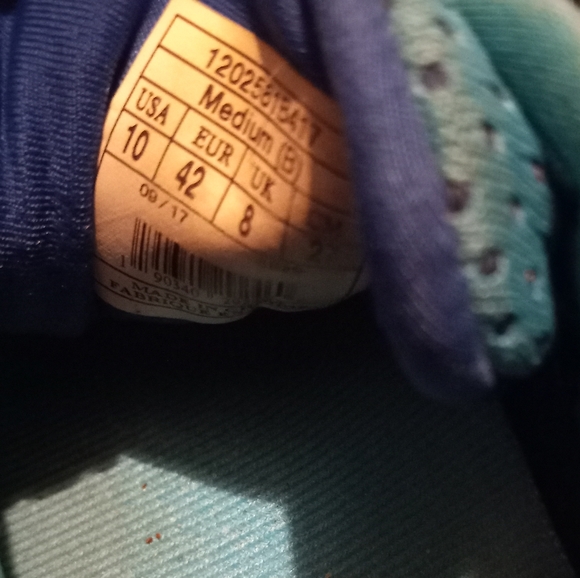 Brooks Shoes - Picture 10 of 10